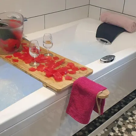 Semesterbostad La Griffe A Foin, Kaysersberg - Maison De 300 M Jacuzzi Et Sauna Privatif Sigolsheim